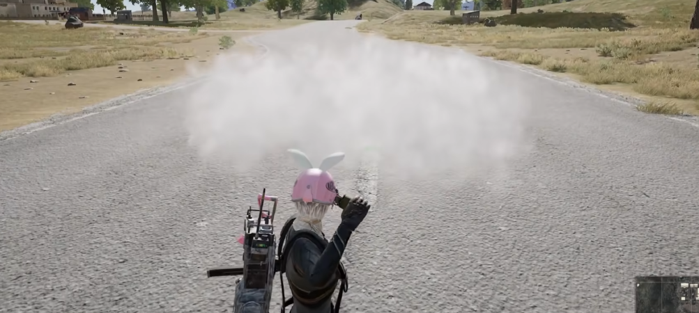 绝地求生烟雾怎么扔脚底